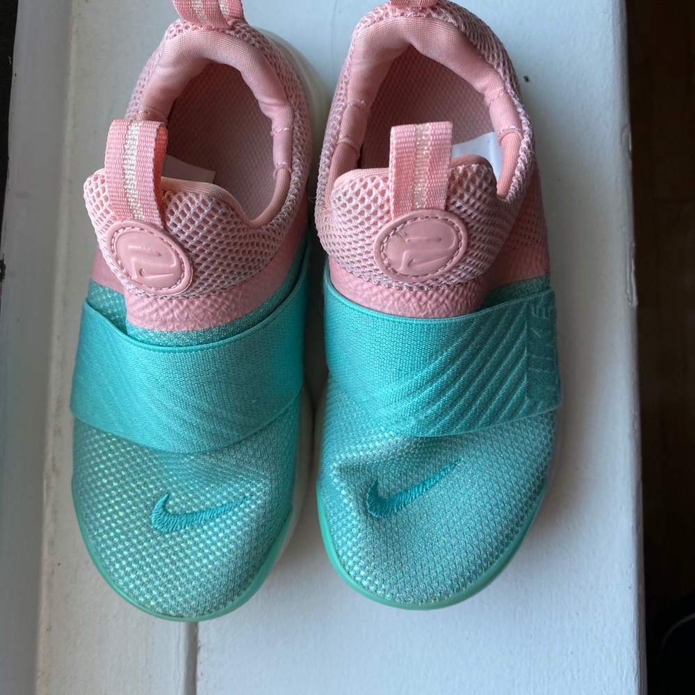 Nike Girls Presto Extreme Sparkle Sneaker